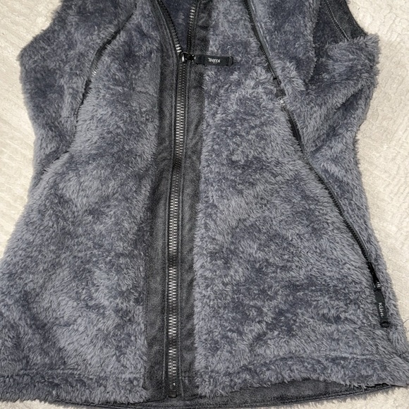 Kuhl fuzzy vest with hood and large pockets size medium women’s grey blue - Picture 3 of 3